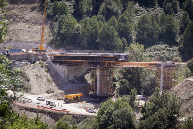 Archivo - Viaducto de O Castro