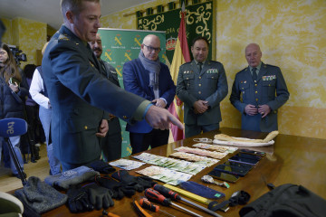 El capitán de la Unidad Orgánica Policía Judicial de Ourense, Juan José López Castro; el comandante de la Guardia Civil, Rafael Berguillo; el subdelegado del Gobierno, Eladio Santos Martínez y e