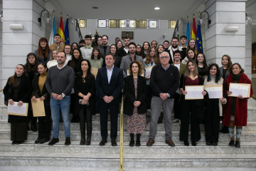 El presidente de la Diputación de A Coruña, Valentín González Formoso, preside una recepción a becarios