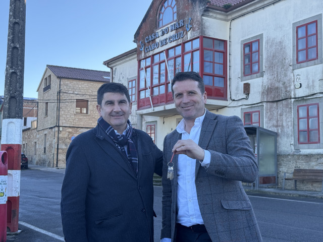 El delegado del Gobierno en Galicia, Pedro Blanco, participa en la entrega de llaves de la Casa do Mar al Ayuntamiento de Boiro.