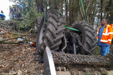 Lugar del siniestro en el que falleció un hombre tras volcar su tractor en Boiro.