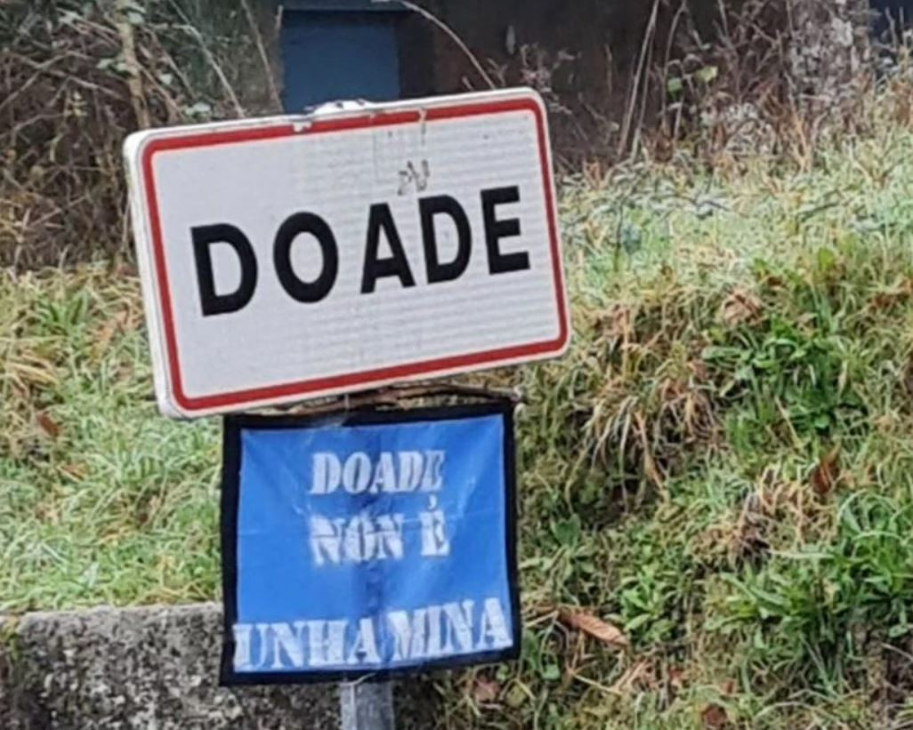 Cartel contra la mina de Doade