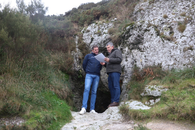 El conselleiro de Cultura, Lingua e Xuventude, José López Campos, en su visita a Boqueixón (A Coruña).