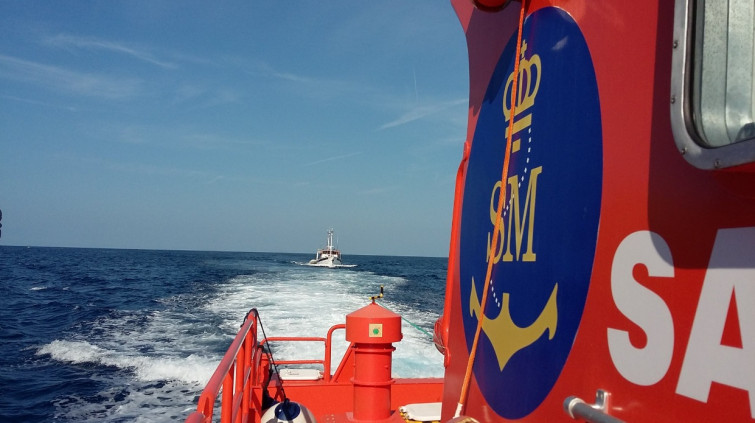 ​Rescatados os cinco tripulantes dun veleiro á deriva na costa de Ribadeo