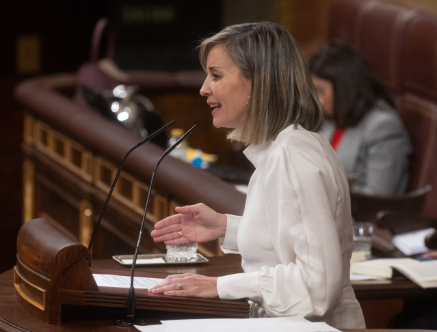 Archivo - La portavoz de Sumar en el Congreso, Verónica Martínez, interviene durante una sesión plenaria, en el Congreso de los Diputados, a 27 de noviembre de 2024, en Madrid (España).