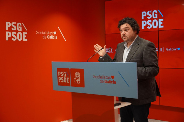 El portavoz de la ejecutiva del PSdeG, Julio Torrado, en rueda de prensa