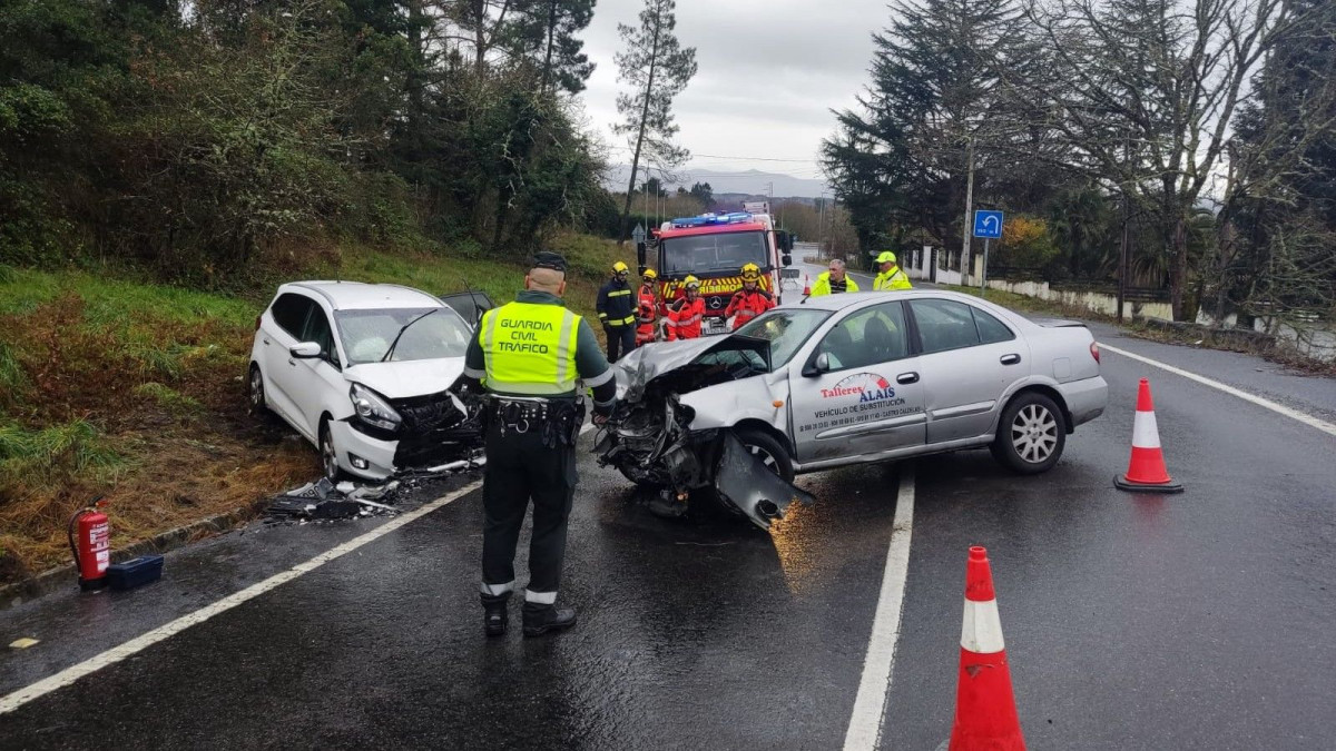 Accidente de tru00e1fico en Pereiro de Aguiar en una foto de la Guardia Civil de Tru00e1fico