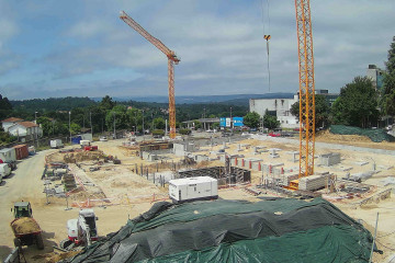 Archivo - Las obras de construcción del Centro de Protonterapia de Galicia, que se ubicará en el entorno del Hospital Clínico de Santiago, han alcanzado el 15% de su ejecución y se estima que el c