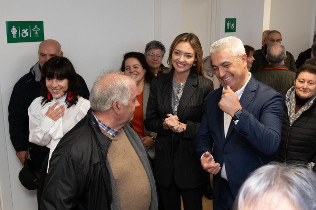 Fabiola García visita las dos nuevas Casas do Maior de O Pino (A Coruña)