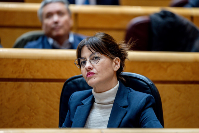 La ministra de Juventud e Infancia, Sira Rego, durante una sesión de control al Gobierno en el Senado.