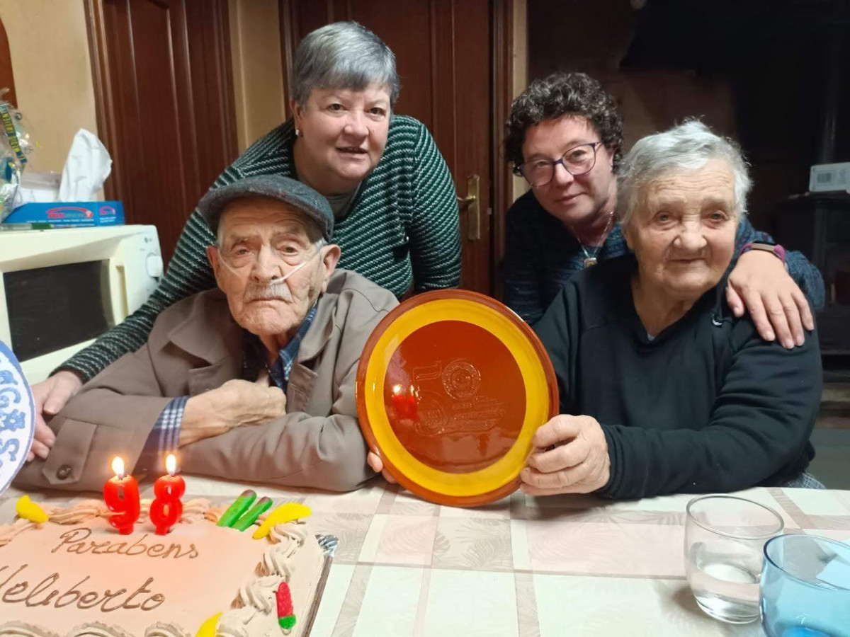 Margarida Prieto Ledo del SLG con Modesta, Heriberto e unha veciu00f1a tamu00e9n afiliada a este sindicato en una foto remitida por la organizaciu00f3n