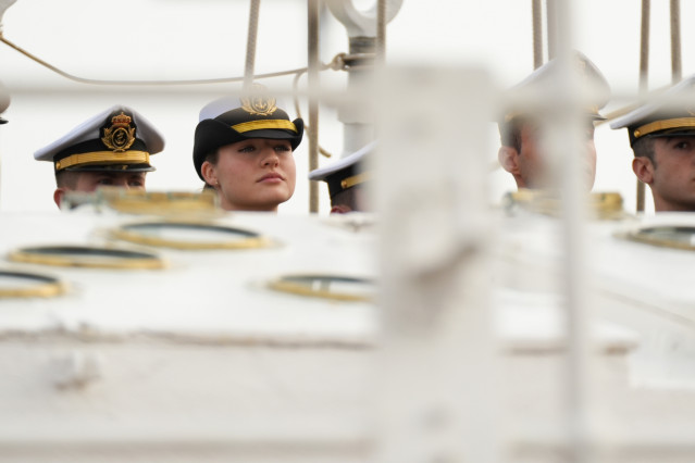 La Princesa de Asturias, Leonor de Borbón, embarca en el Juan Sebastián Elcano.