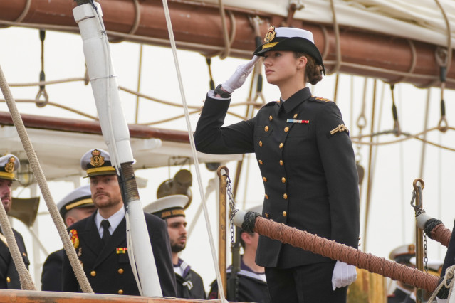 La Princesa de Asturias, Leonor de Borbón, embarca en el buque escuela Juan Sebastián Elcano.