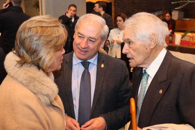 El presidente de la Diputación de Lugo, José Tomé, con el fundador del grupo Aresa, Álvaro Rodríguez Eiras