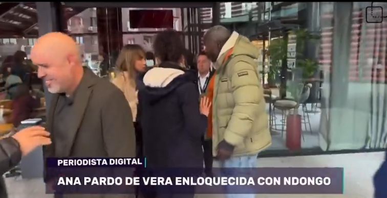 (VÍDEOS) Asociación Española de Periodistas respalda a Ana Pardo de Vera ante el acoso del ultra Bertrand Ndongo