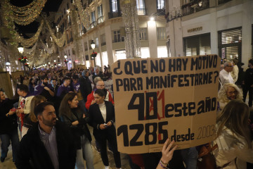 Archivo - Imágenes de la manifestación con motivo del 25N en Málaga. A 25 de noviembre de 2024, en Málaga, Andalucía (España). Esta tarde, las calles y plazas de Andalucía son escenario de dive