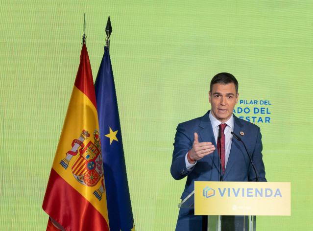 El presidente del Gobierno, Pedro Sánchez, interviene durante el foro 'Vivienda, quinto pilar del Estado del Bienestar', organizado por el Ministerio de Vivienda y Agenda Urbana, en el Museo del Ferrocarril, a 13 de enero de 2025, en Madrid (España). Dura