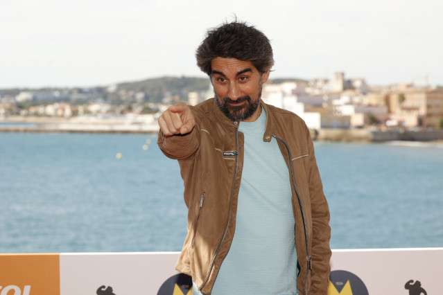 Archivo - El escritor Manel Loureiro posa en el photocall de la película ‘Apocalipsis Z. El principio del fin’, en el Festival de Sitges 2024, a 5 de octubre de 2024, en Sitges, Barcelona