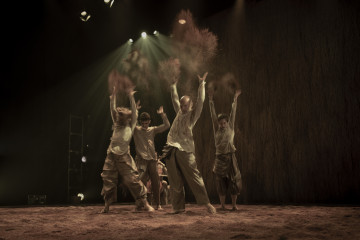 Archivo - La compañía Nova Galega de Danza interpretando'Leira'