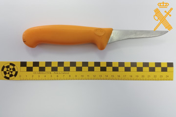 Cuchillo utilizado por el detenido para herir a su compañero