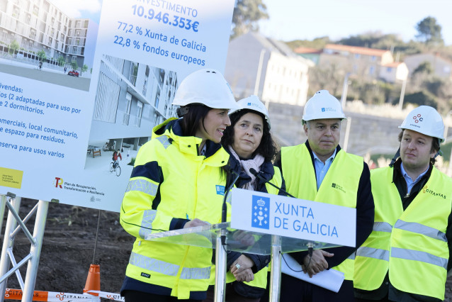 La conselleira de Vivenda e Planificación de Infraestruturas, María Martínez Allegue, visita el barrio de Xuxán por la ejecución de nuevas viviendas