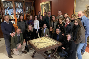 Mosaico romano de Panxón, en el acto de entrega al Ayuntamiento de Nigrán celebrado en la galería Colnaghi, en Madrid