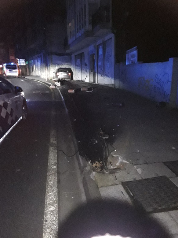 El accidente de un turismo contra un edificio obliga a cortar da Ronda de la Muralla en Lugo