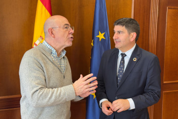 El delegado del Gobierno, Pedro Blanco, se reúne con el presidente de la Fundación Castelao, Miguel Anxo Seixas