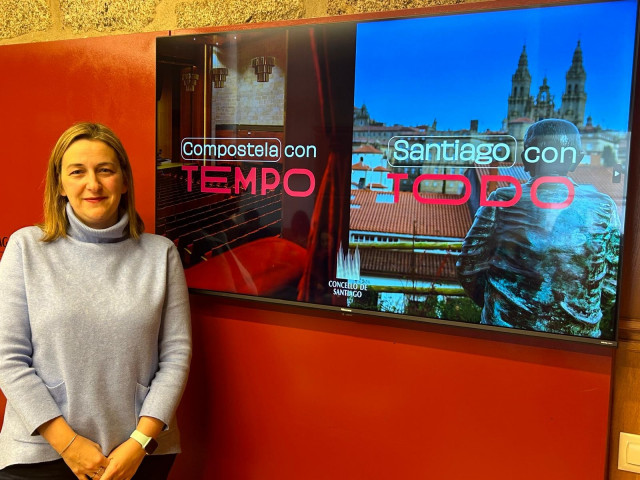 La concejala de Turismo de Santiago, Míriam Louzao, presenta la campaña para Fitur 2025.