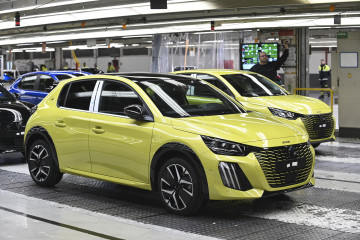 Uno de los coches que se fabrica en la planta de Stellantis en Figueruelas (Zaragoza).