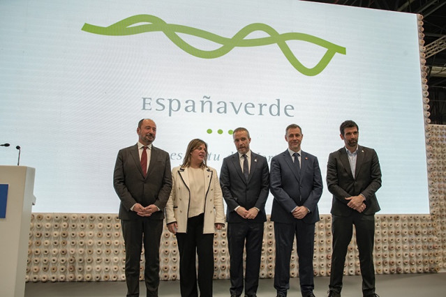 Responsables de turismo de Galicia, Asturias, Cantabria y País Vasco en el acto celebrado en Fitur en el que Cantabria ha recibido el testigo para coordinar la marca 'España Verde'