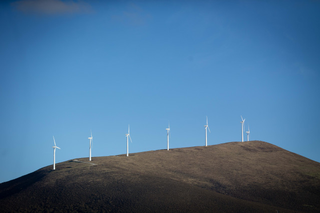 Archivo - Varios aerogeneradores en el parque eólico de Vilachá, a 15 de marzo de 2024, en Lugo, Galicia (España). Dicho parque, que se encuentra entre los concellos lucenses de Ourol y Muras, ha visto paralizada (por el Tribunal Superior de Xustiza de Ga