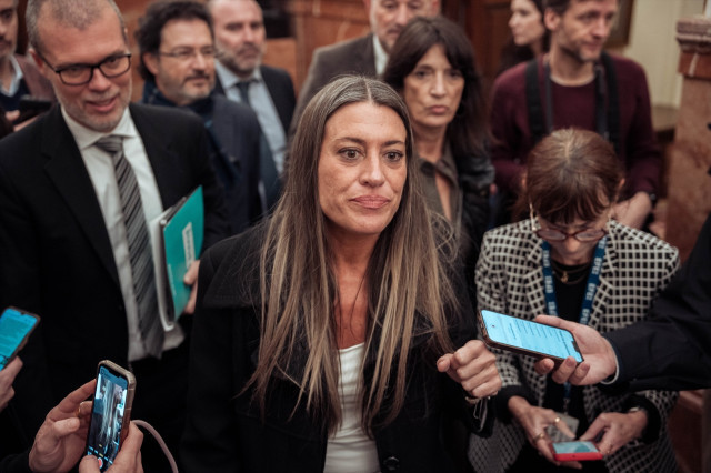 La bocachanclas Mirian Nogueras llama “trilero y pirata” al gobierno de Pedro Sánchez