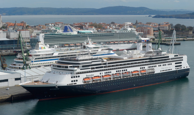 Archivo - Cruceros en los muelles de A Coruña