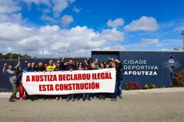 Ecoloxistas celebrando la sentencia del TSXG contra Afouteza