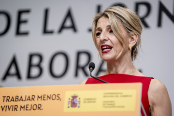 Archivo - La vicepresidenta segunda y ministra de Trabajo y Economía Social, Yolanda Díaz, ofrece una rueda de prensa tras la firma del acuerdo para la reducción de la jornada laboral, en el Minist