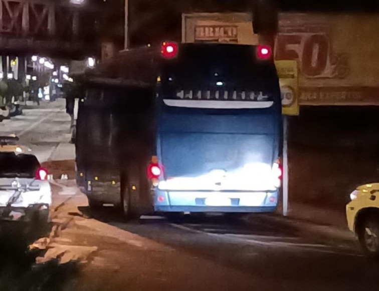 Conductor de bus de un equipo de fútbol sala infantil ferrolano, pillado triplicando el nivel de alcohol permitido