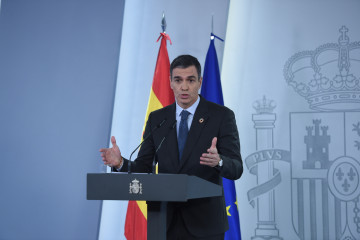 El presidente del Gobierno, Pedro Sánchez, durante una rueda de prensa tras el Consejo de Ministros, en el Complejo de la Moncloa, a 28 de enero de 2025, en Madrid (España). Durante su comparecencia