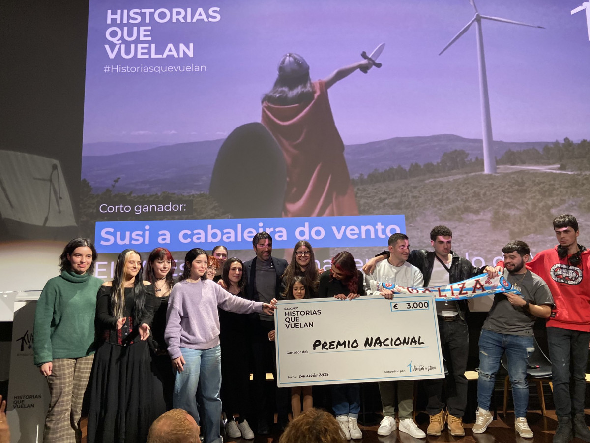 Los alumnos recogiendo el premio en Madrid