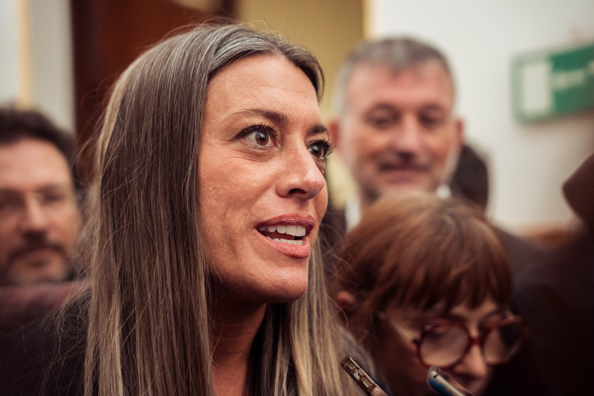 La portavoz de Junts en el Congreso, Miriam Nogueras, ofrece declaraciones a los medios a su salida de una sesión plenaria extraordinaria, en el Congreso de los Diputados, a 22 de enero de 2025, en Madrid (España).