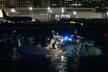 Rescate de los restos del avión en el Potomac