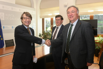 Reunión entre responsables del Gobierno gallego y cántabro