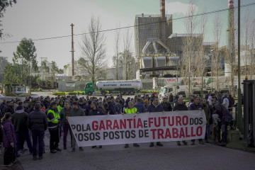 Huelguistas en una manifestación durante una jornada de huelga de trabajadores de ENCE Pontevedra, a 30 de enero de 2025, en Pontevedra, Galicia (España). Los trabajadores de ENCE han convocado una 