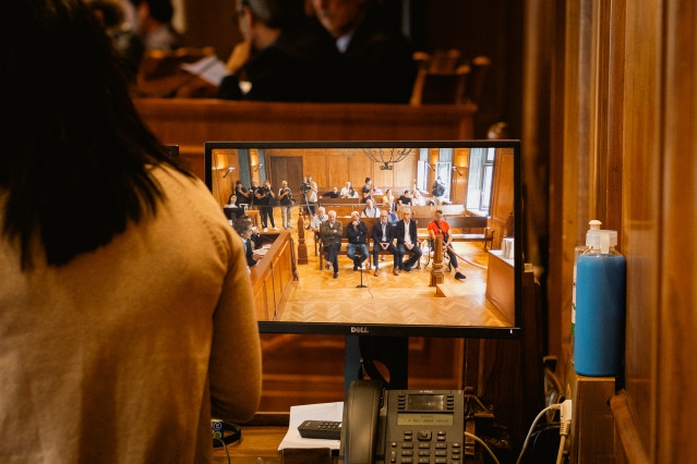 Archivo - Vista de los acusados por la trama de contrabando de tabaco en la que Barral está implicado, durante un juicio en la Audiencia Provincial Sección 4ª de Pontevedra, a 1 de septiembre de 2023, en Pontevedra, Galicia (España). El exalcalde de Ribad