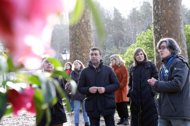 El presidente de la Diputación de Pontevedra, Luís López, visita el Castelo de Soutomaior.