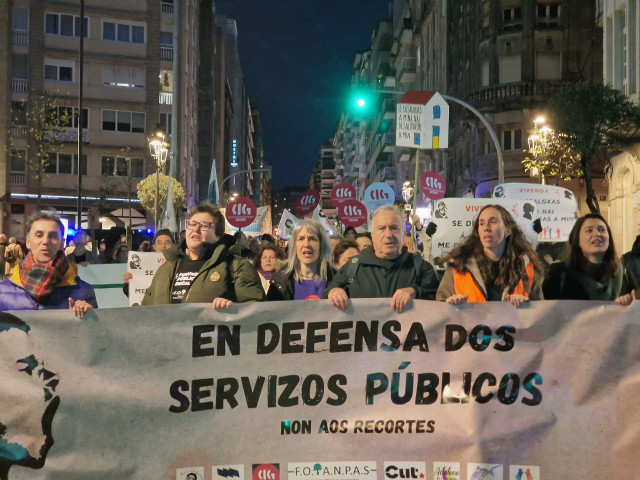 Centenares de personas se manifiestan en Vigo para pedir 