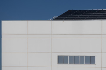 Archivo - Placas solares en el complejo tecnológico de Móstoles, a 15 de diciembre de 2023, en Móstoles, Madrid (España). Los paneles solares fotovoltaicos están formados por celdas capaces de co