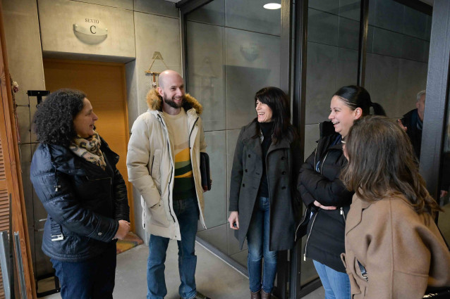 La conselleira de Vivenda e Planificación de Infraestruturas, María Martínez Allegue, en su visita al edificio.