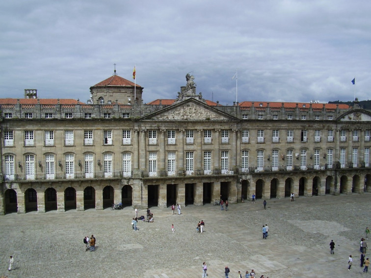 Borracho al volante y en plena Praza do Obradoiro, lugar de encuentro de miles de peregrinos