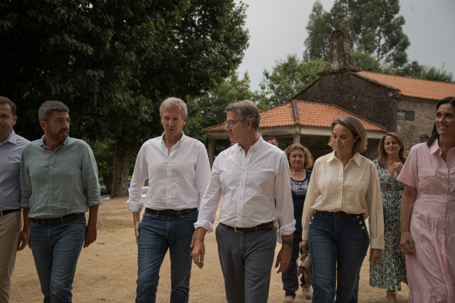 Archivo - (I-D) El presidente de la Generalitat Valenciana, Carlos Mazón, el presidente de la Xunta de Galicia y presidente del PPdeG, Alfonso Rueda, el presidente del PP, Alberto Núñez Feijóo, la secretaria del PP, Cuca Gamarra, y la secretaria general d